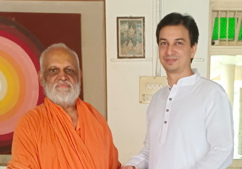 Mahamandaleshwar Swami Vishweshwaranand Giri Ji Maharaj
